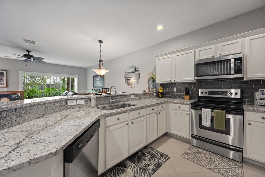 合同活跃: $395,000 (3 贝兹, 2 浴室, 1568 平方英尺)