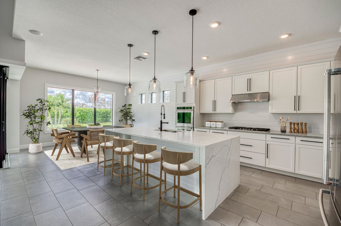 На продажу: $2,500,000 (5 спален, 5 ванн, 5103 Квадратных фут)