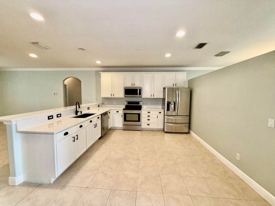 En Renta: $2,650 (4 camas, 2 baños, 2112 Pies cuadrados)