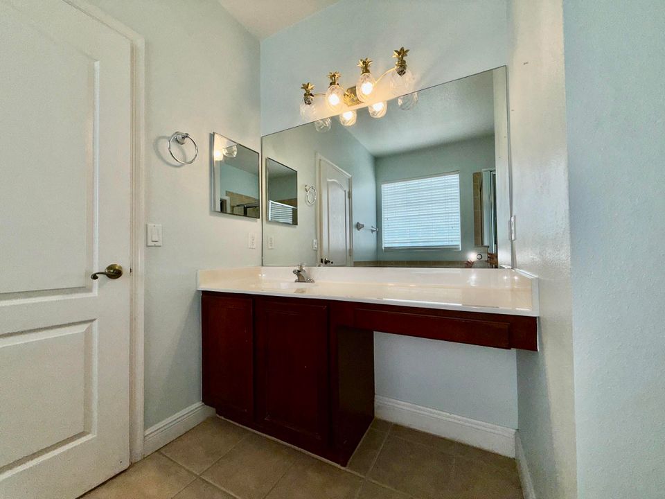 En Renta: $2,650 (4 camas, 2 baños, 2112 Pies cuadrados)