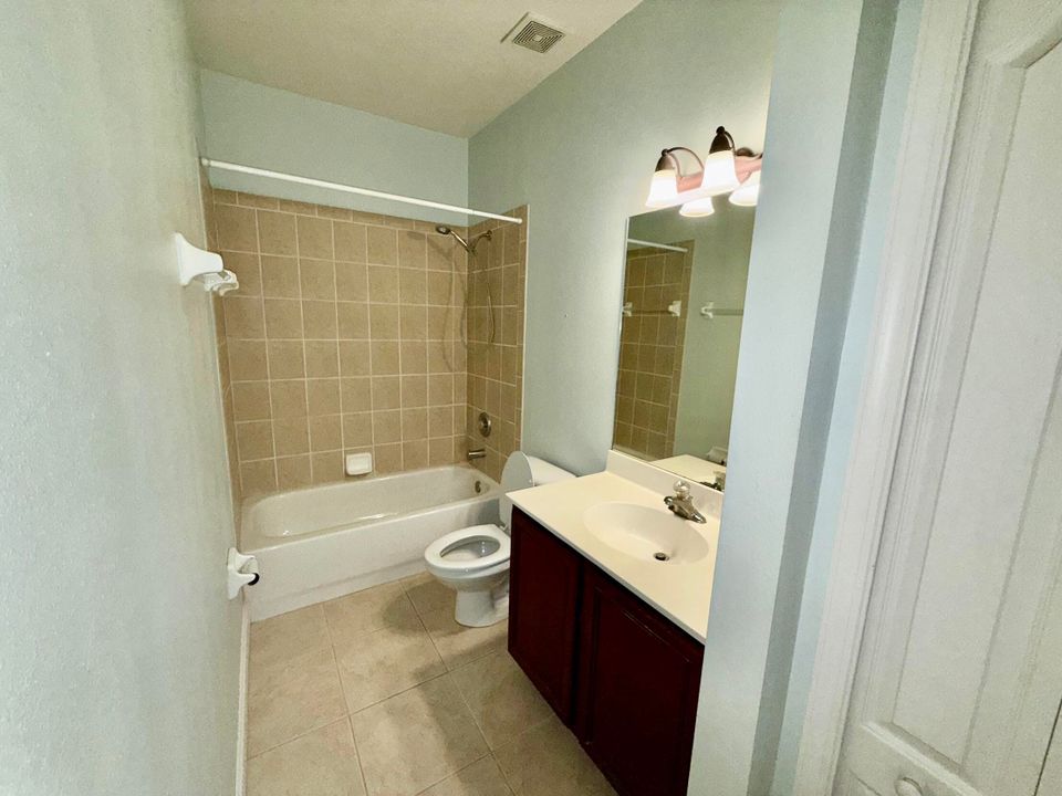 En Renta: $2,650 (4 camas, 2 baños, 2112 Pies cuadrados)