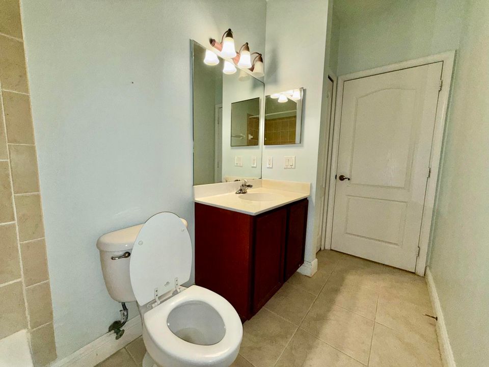 En Renta: $2,650 (4 camas, 2 baños, 2112 Pies cuadrados)