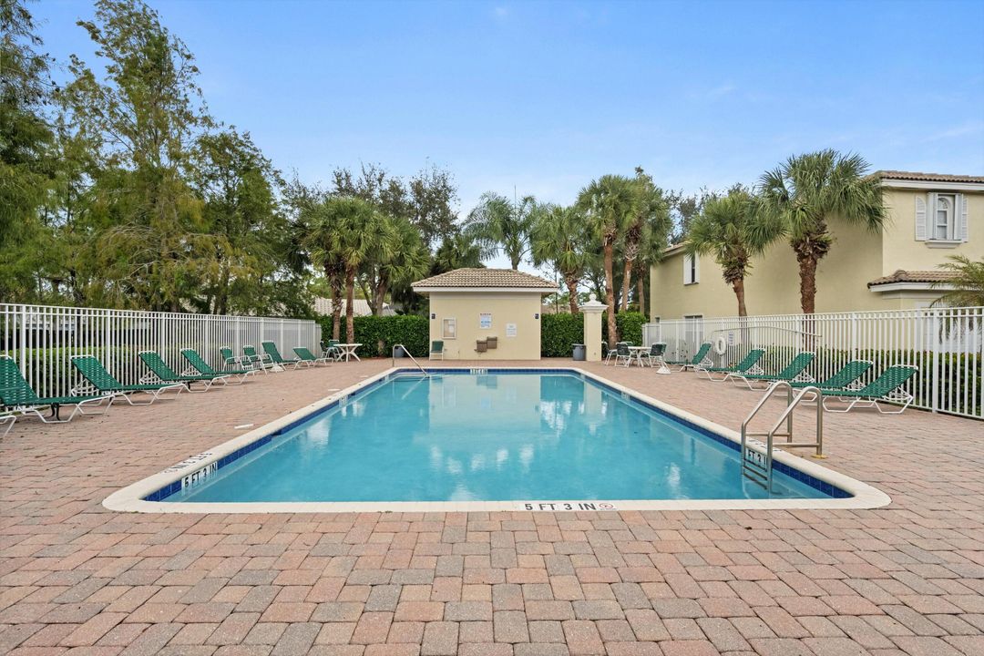 合同活跃: $395,000 (3 贝兹, 2 浴室, 1568 平方英尺)