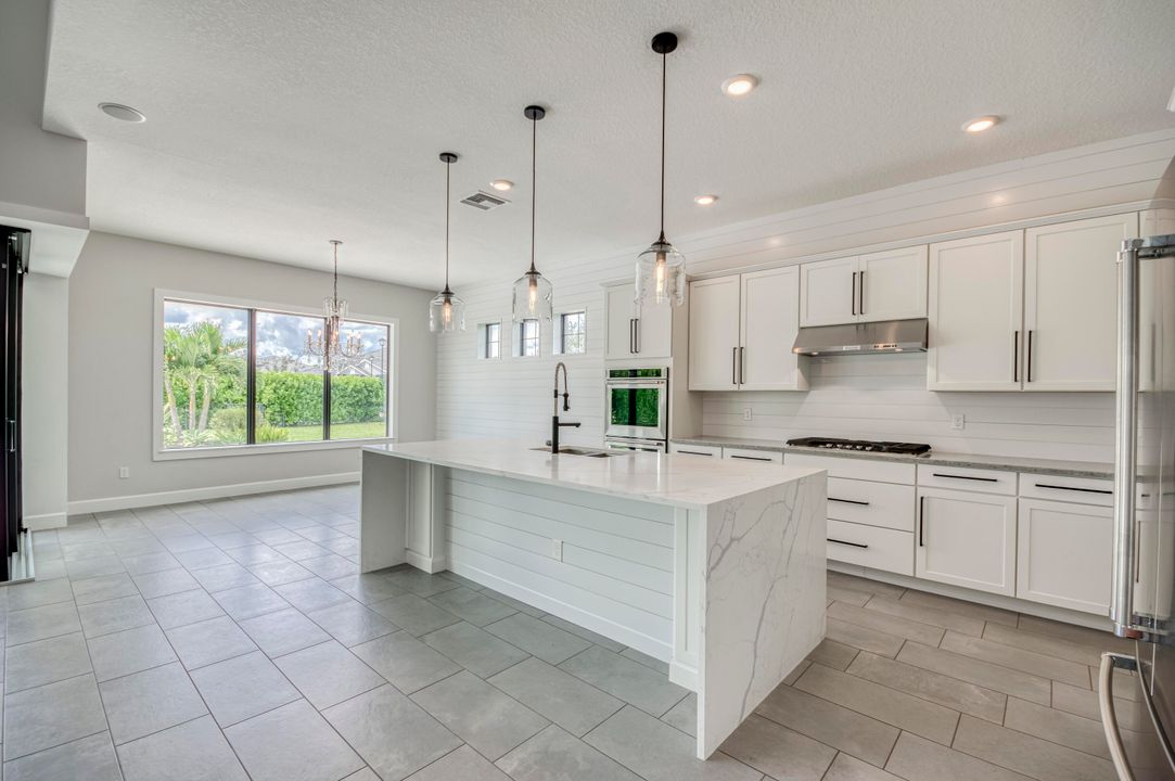 На продажу: $2,500,000 (5 спален, 5 ванн, 5103 Квадратных фут)