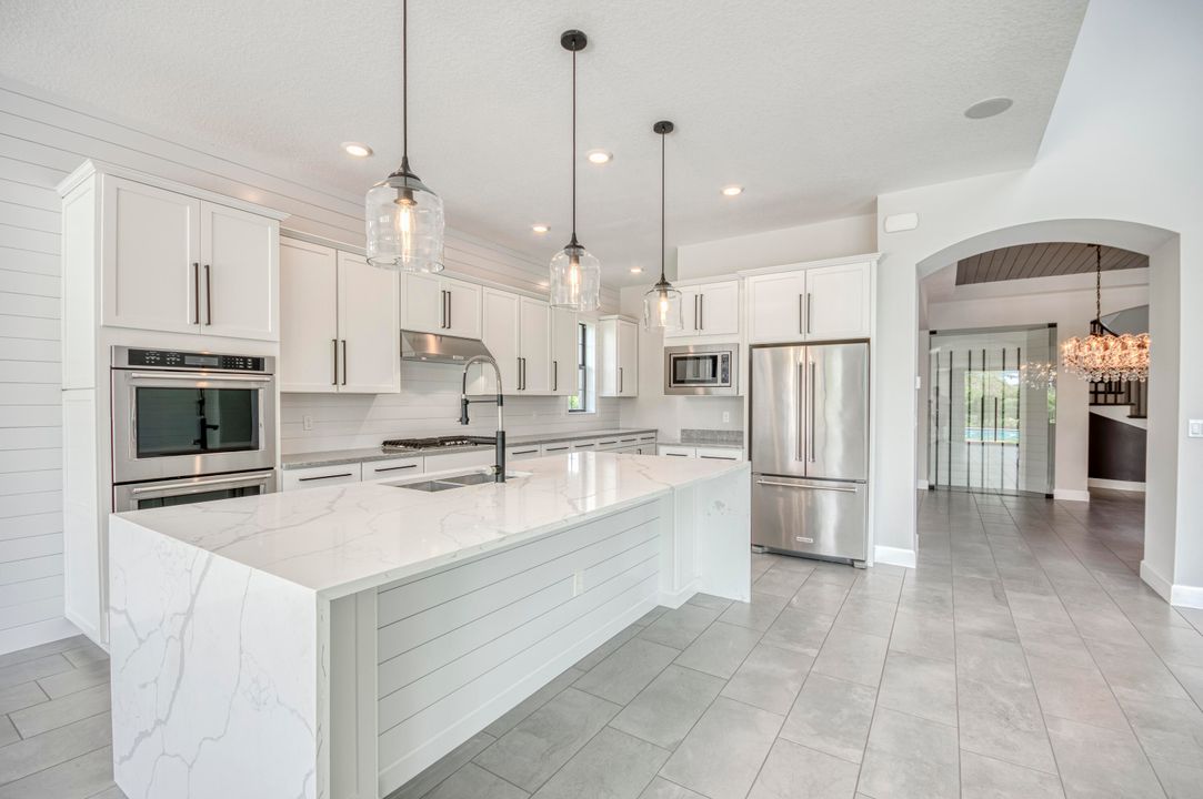 На продажу: $2,500,000 (5 спален, 5 ванн, 5103 Квадратных фут)