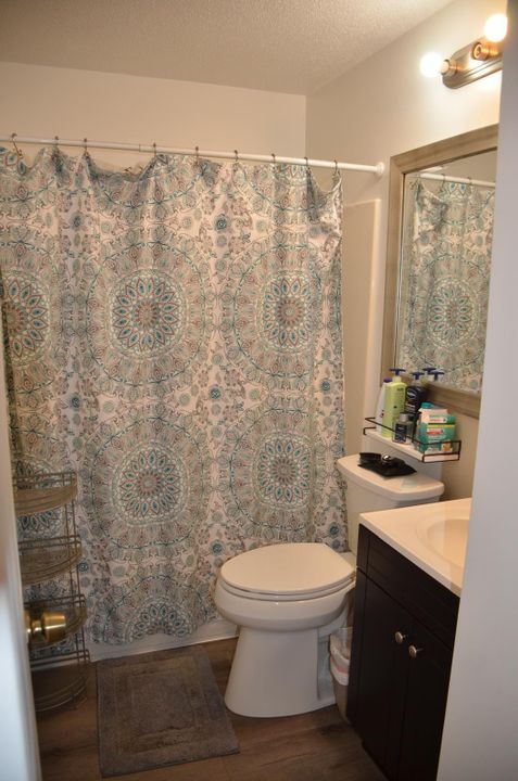 Active With Contract: $2,100 (1 beds, 1 baths, 560 Square Feet)