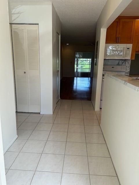 Activo con contrato: $165,000 (2 camas, 2 baños, 1000 Pies cuadrados)