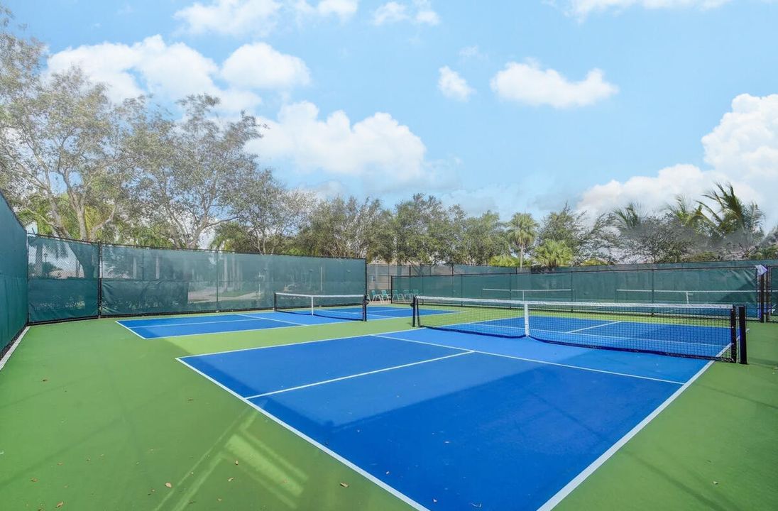 Activo con contrato: $400,000 (3 camas, 2 baños, 1617 Pies cuadrados)