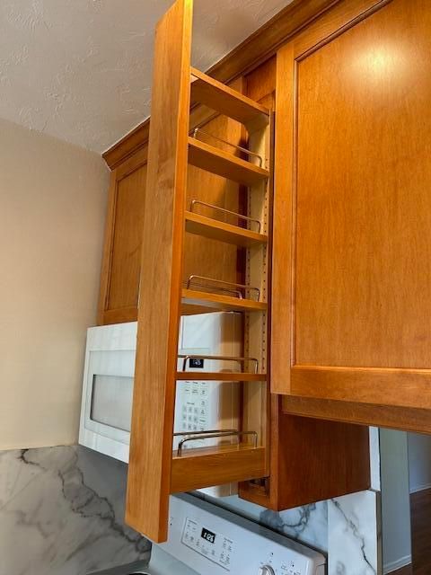 Activo con contrato: $165,000 (2 camas, 2 baños, 1000 Pies cuadrados)