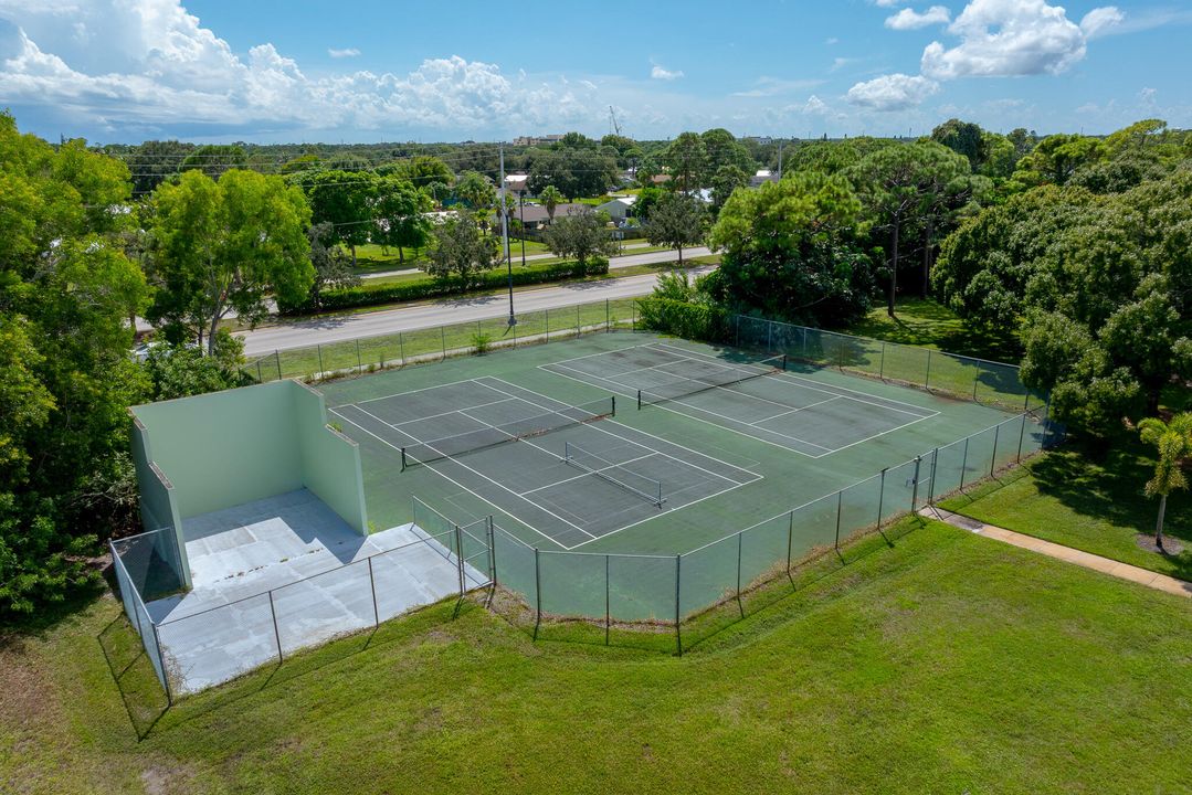 For Sale: $225,000 (2 beds, 2 baths, 1550 Square Feet)