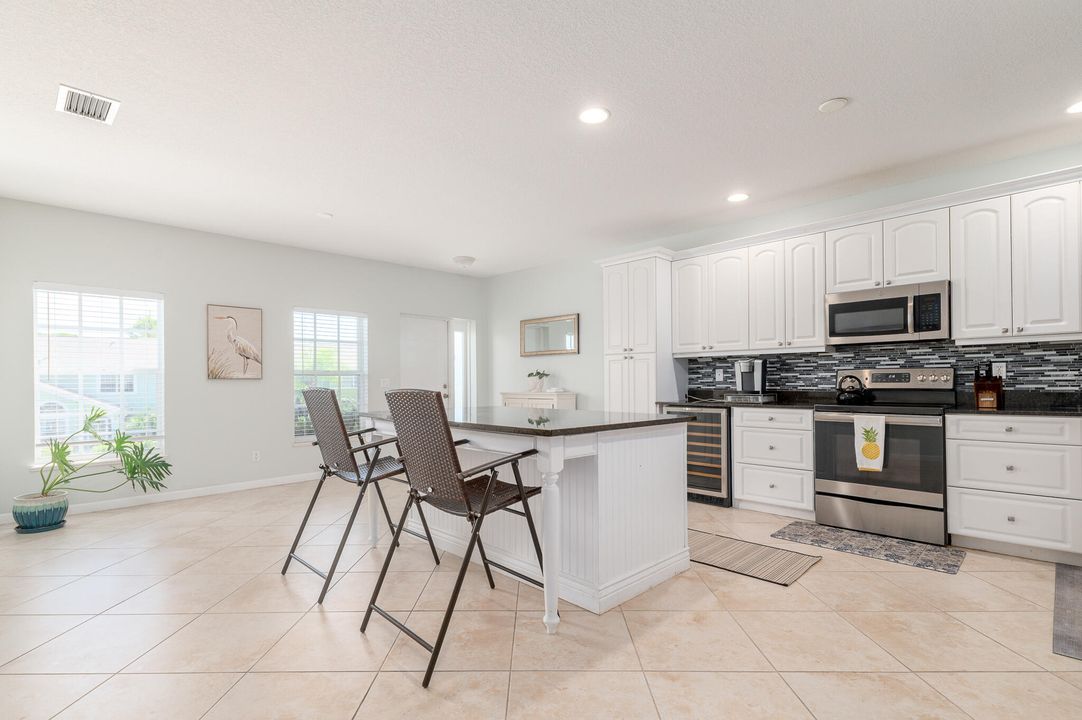 For Sale: $225,000 (2 beds, 2 baths, 1550 Square Feet)