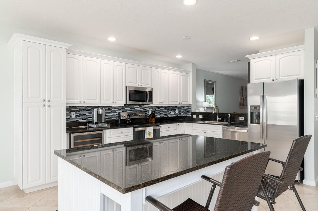 For Sale: $225,000 (2 beds, 2 baths, 1550 Square Feet)