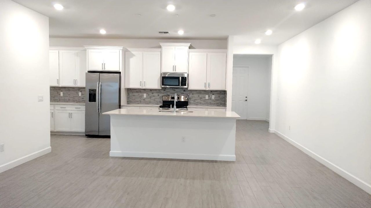 Active With Contract: $4,000 (4 beds, 2 baths, 2300 Square Feet)