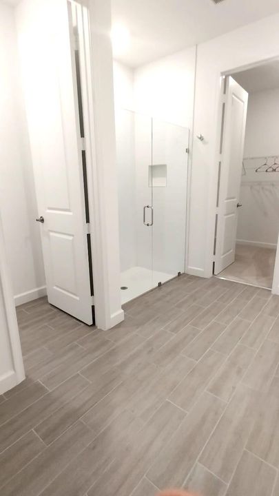 Active With Contract: $4,000 (4 beds, 2 baths, 2300 Square Feet)