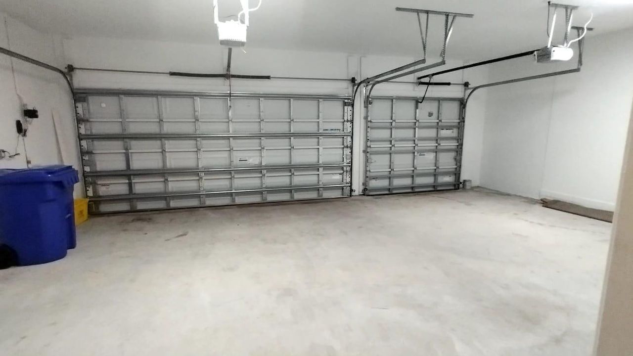 Active With Contract: $4,000 (4 beds, 2 baths, 2300 Square Feet)