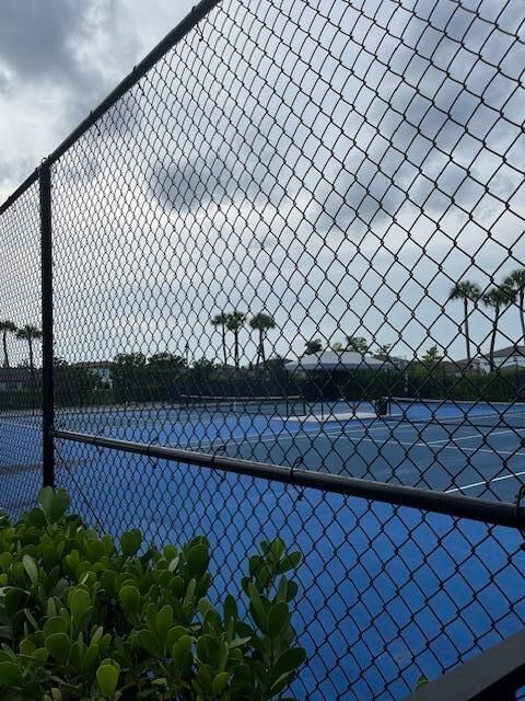 Active With Contract: $4,000 (4 beds, 2 baths, 2300 Square Feet)