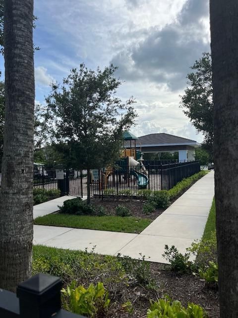 Active With Contract: $4,000 (4 beds, 2 baths, 2300 Square Feet)