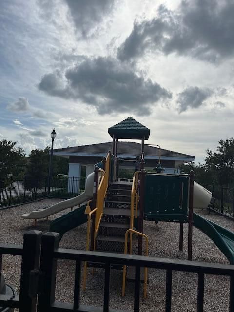 Active With Contract: $4,000 (4 beds, 2 baths, 2300 Square Feet)