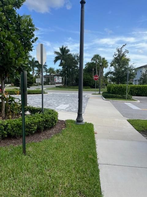 Active With Contract: $4,000 (4 beds, 2 baths, 2300 Square Feet)