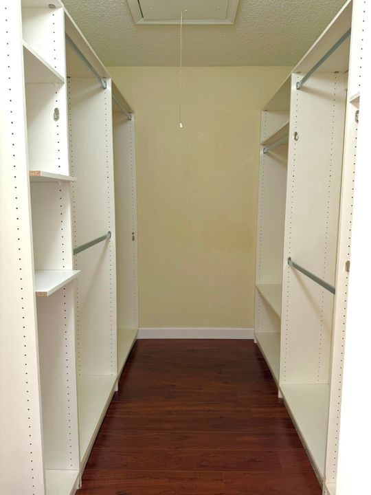 合同活跃: $3,500 (3 贝兹, 2 浴室, 1985 平方英尺)