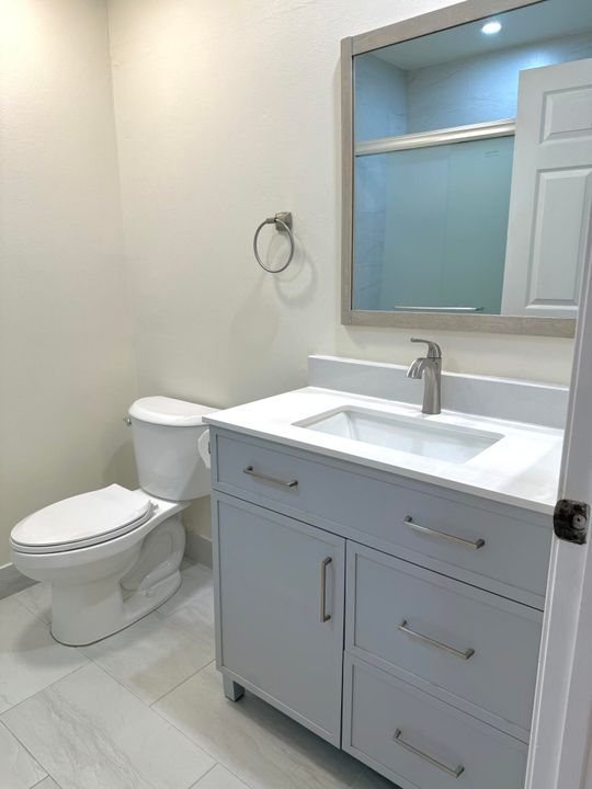 合同活跃: $3,500 (3 贝兹, 2 浴室, 1985 平方英尺)