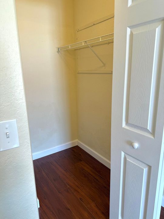 合同活跃: $3,500 (3 贝兹, 2 浴室, 1985 平方英尺)