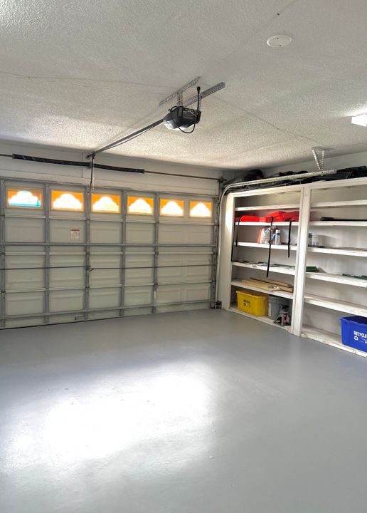 合同活跃: $3,500 (3 贝兹, 2 浴室, 1985 平方英尺)