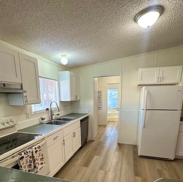 合同活跃: $2,800 (4 贝兹, 2 浴室, 1600 平方英尺)