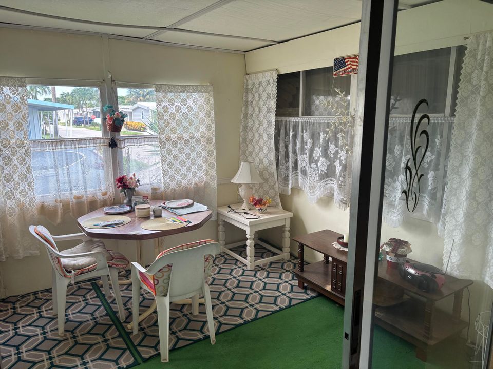 待售: $69,500 (2 贝兹, 1 浴室, 1600 平方英尺)