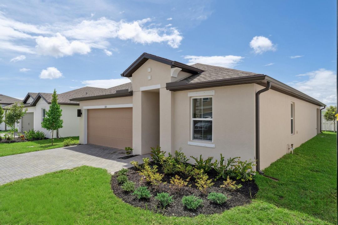Active With Contract: $339,995 (4 beds, 2 baths, 1609 Square Feet)