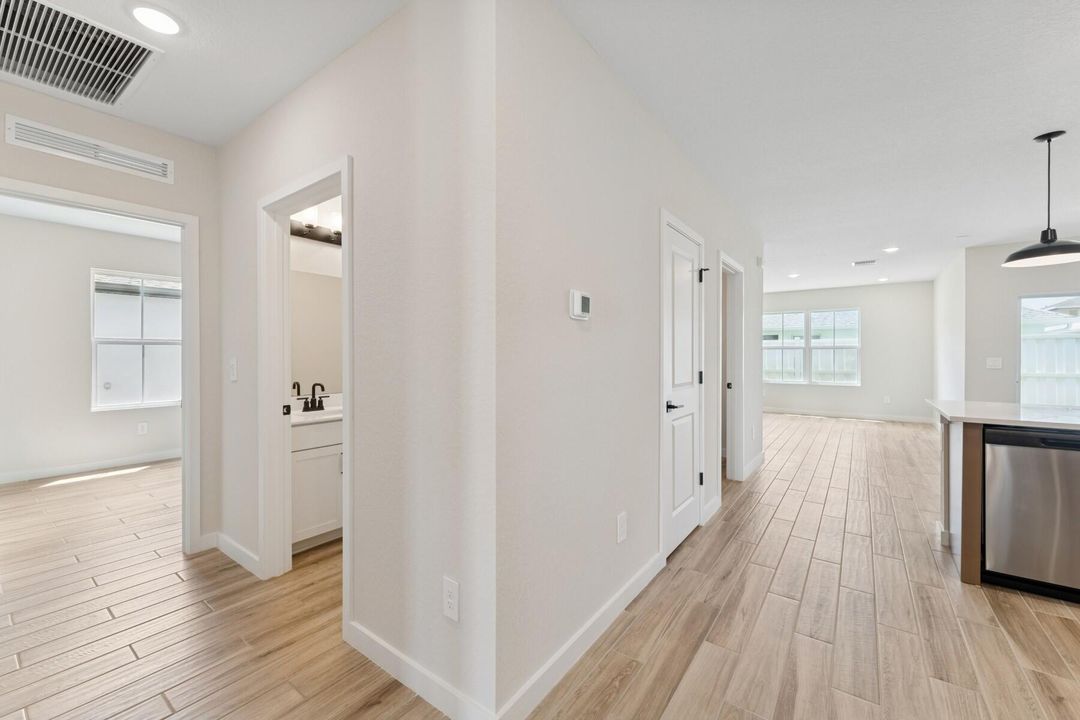 Active With Contract: $339,995 (4 beds, 2 baths, 1609 Square Feet)