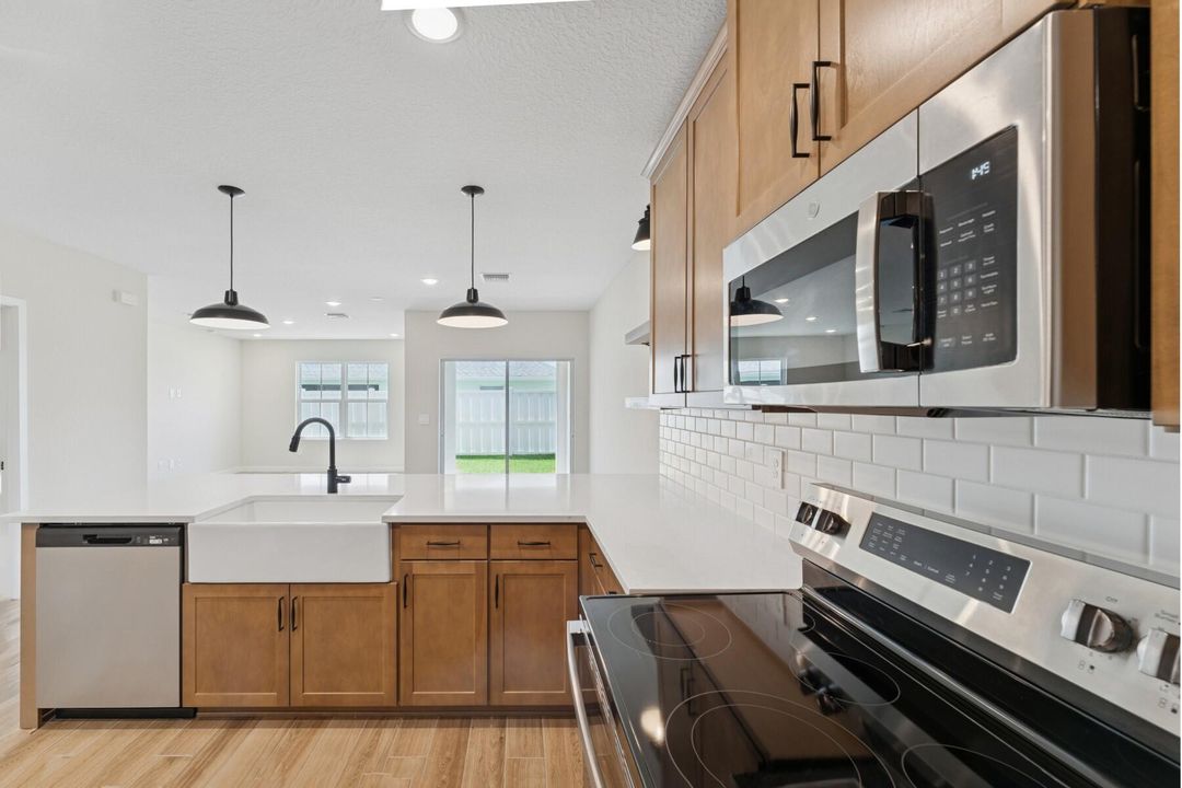 Active With Contract: $339,995 (4 beds, 2 baths, 1609 Square Feet)