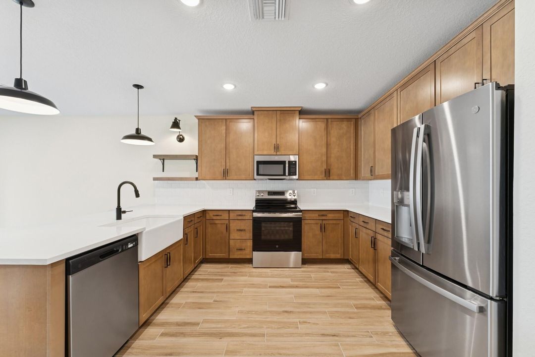 Active With Contract: $339,995 (4 beds, 2 baths, 1609 Square Feet)