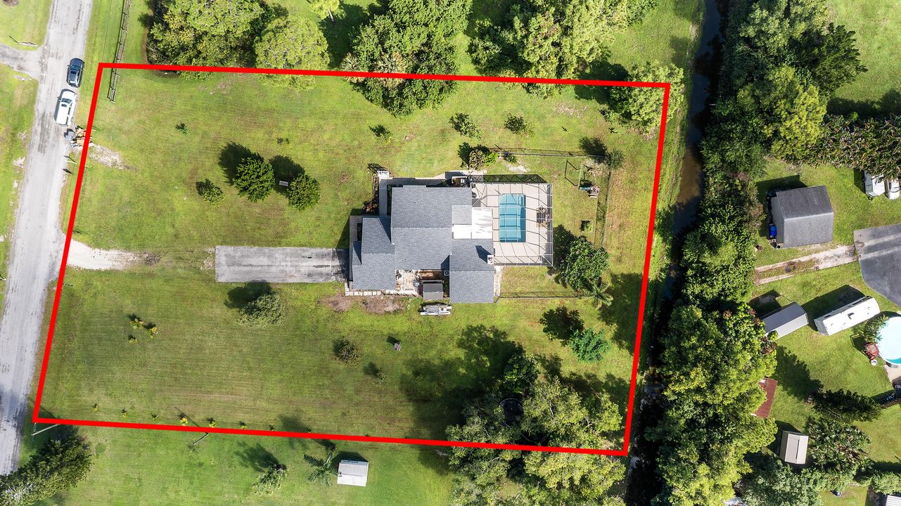 合同活跃: $649,000 (3 贝兹, 2 浴室, 1933 平方英尺)