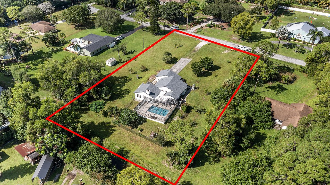 合同活跃: $649,000 (3 贝兹, 2 浴室, 1933 平方英尺)