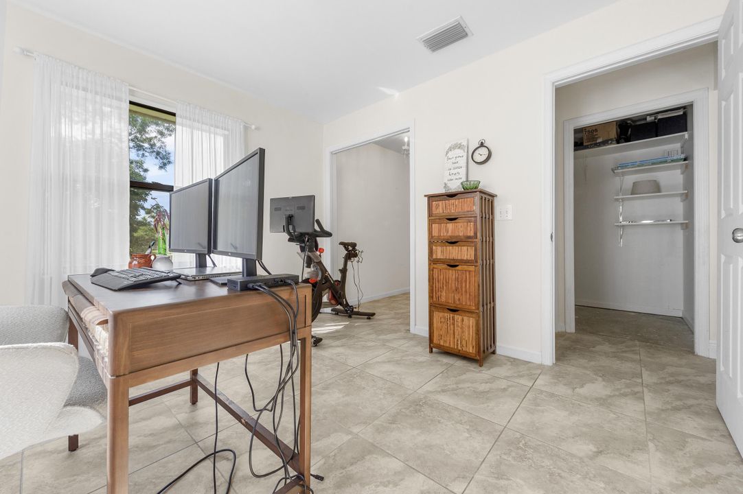 合同活跃: $649,000 (3 贝兹, 2 浴室, 1933 平方英尺)