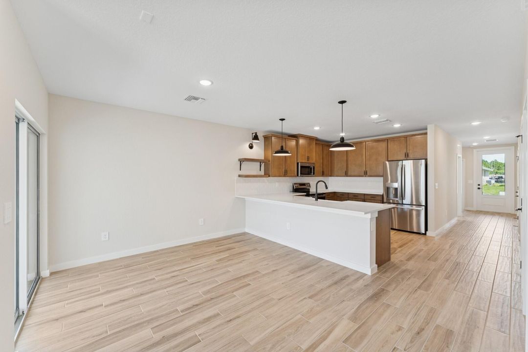 Active With Contract: $339,995 (4 beds, 2 baths, 1609 Square Feet)