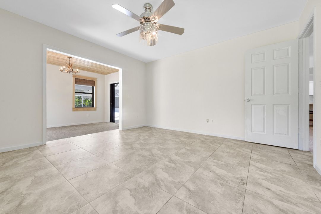 合同活跃: $649,000 (3 贝兹, 2 浴室, 1933 平方英尺)