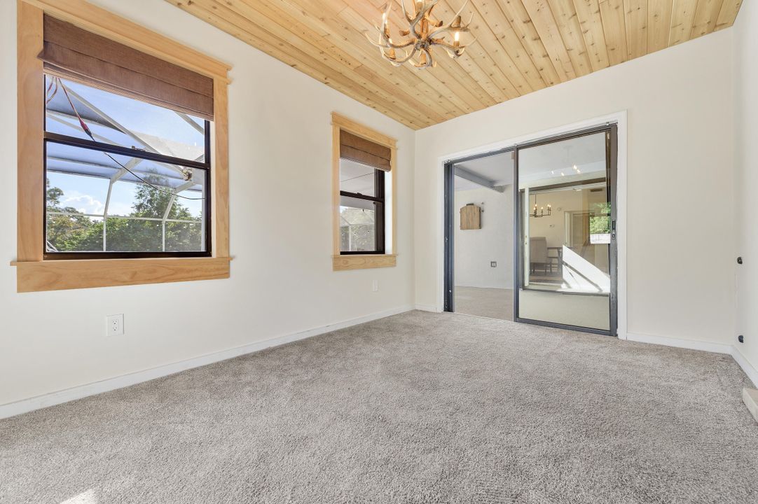 合同活跃: $649,000 (3 贝兹, 2 浴室, 1933 平方英尺)