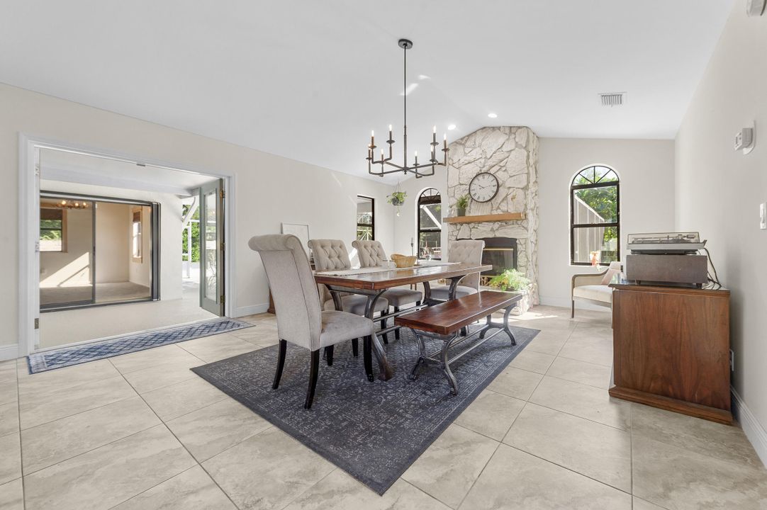 合同活跃: $649,000 (3 贝兹, 2 浴室, 1933 平方英尺)