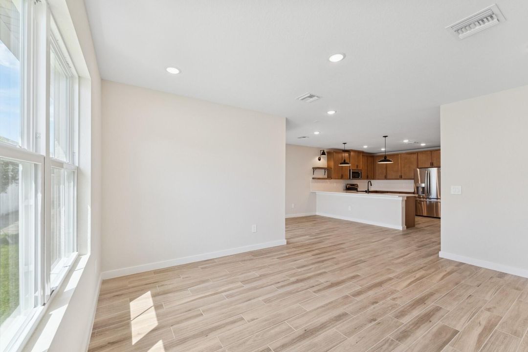 Active With Contract: $339,995 (4 beds, 2 baths, 1609 Square Feet)