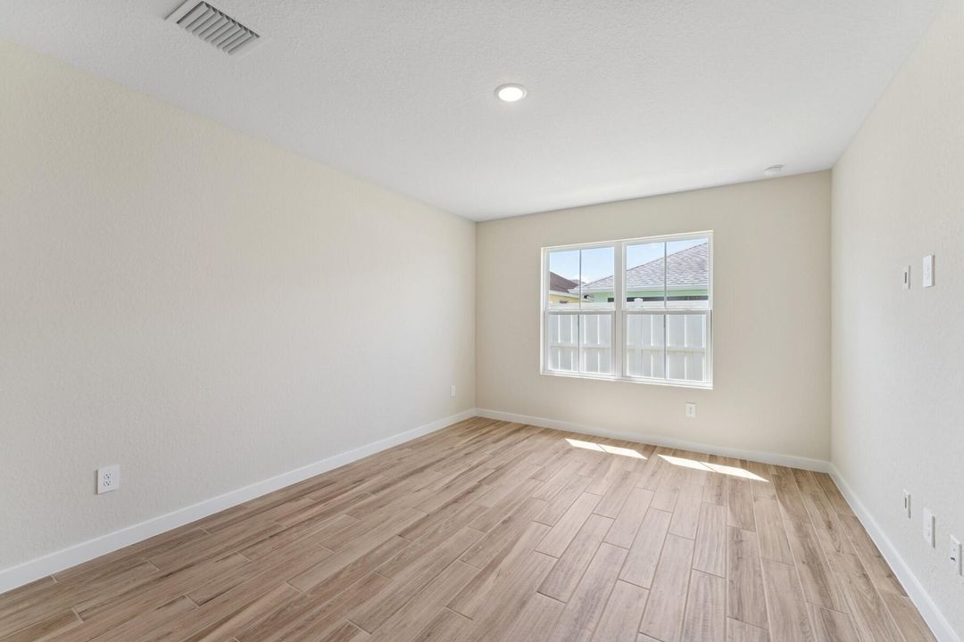 Active With Contract: $339,995 (4 beds, 2 baths, 1609 Square Feet)