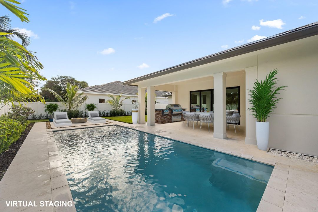 合同活跃: $2,099,000 (4 贝兹, 3 浴室, 2479 平方英尺)