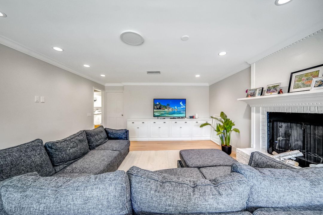 For Rent: $9,275 (4 beds, 3 baths, 2984 Square Feet)