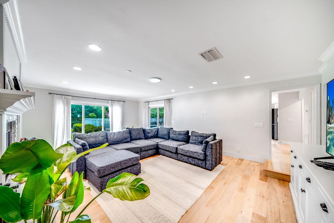 For Rent: $9,275 (4 beds, 3 baths, 2984 Square Feet)