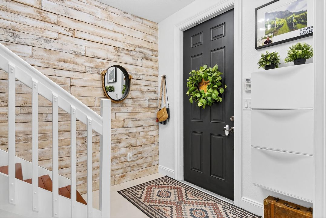 Vendido Recientemente: $530,000 (4 camas, 3 baños, 2250 Pies cuadrados)