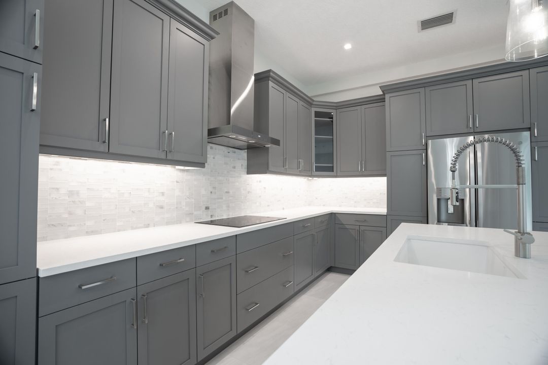 合同活跃: $600,000 (3 贝兹, 2 浴室, 2631 平方英尺)