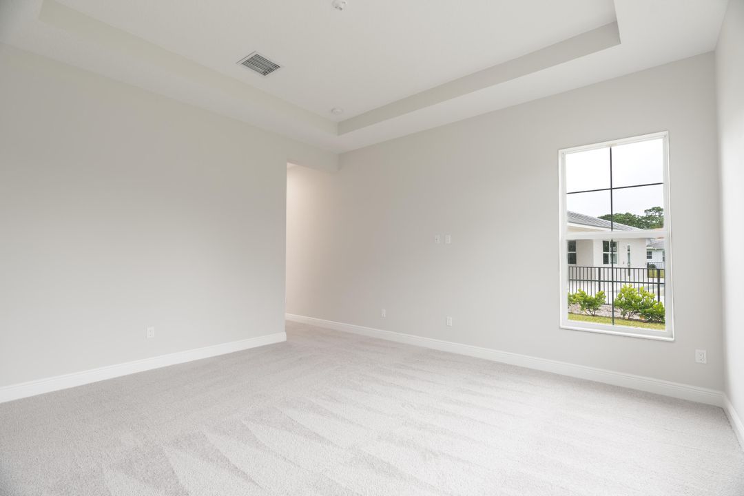 合同活跃: $600,000 (3 贝兹, 2 浴室, 2631 平方英尺)