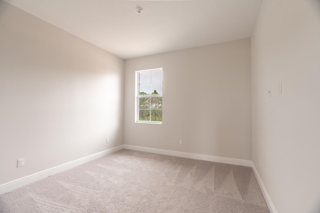 合同活跃: $600,000 (3 贝兹, 2 浴室, 2631 平方英尺)