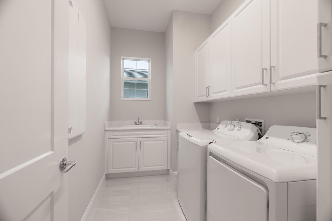 合同活跃: $600,000 (3 贝兹, 2 浴室, 2631 平方英尺)